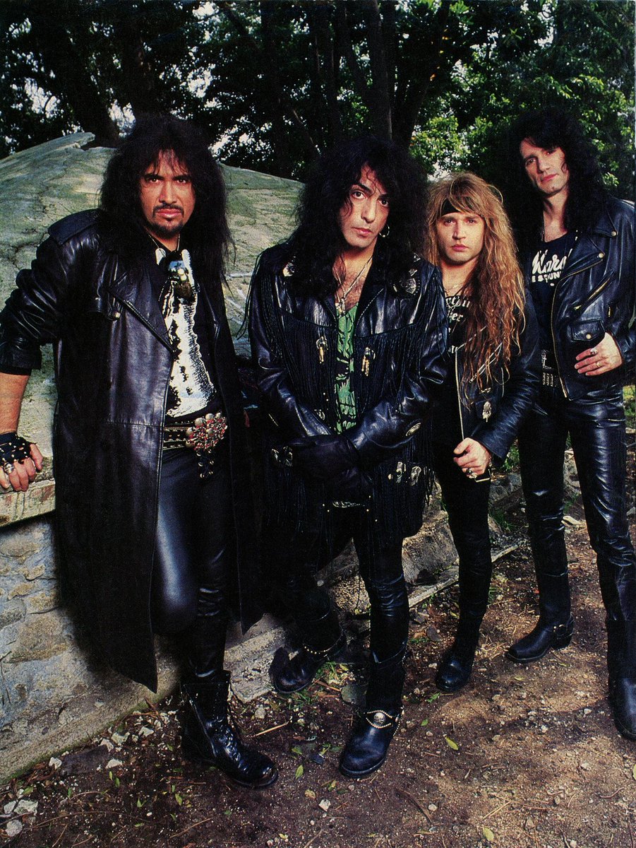 albumsonthisday's tweet photo. #OnThisDay in 1992, KISS released their sixteenth studio album, Revenge! https://t.co/1A5PDz4GCN