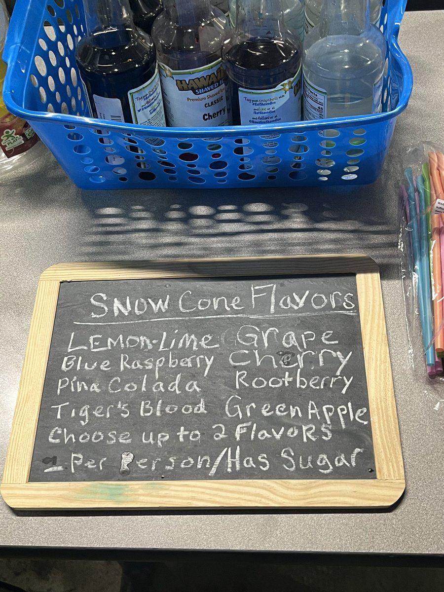 schramm_josh's tweet photo. UPS - Northbrook Twilight staying cool on a Friday after a long week of heat…snow cone Fridays!  Stay hydrated!  Drink plenty of H2O!
#CZSummerSafety #ProudUPSers #hydration @CP_UPSers @UPSers @Jsportsnut https://t.co/wuobHEeNdQ
