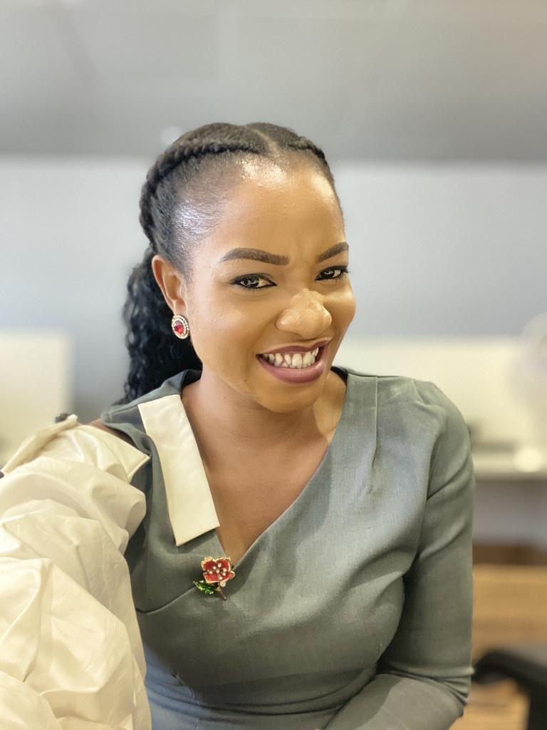 YinyeSwit's tweet photo. More smiling, less worrying. More compassion, less judgment. More blessed, less stressed. More love, less hate. Peace and Love ✌😘
#Smilling
#SportsDiva
#June17 https://t.co/wdvDB5CgGp