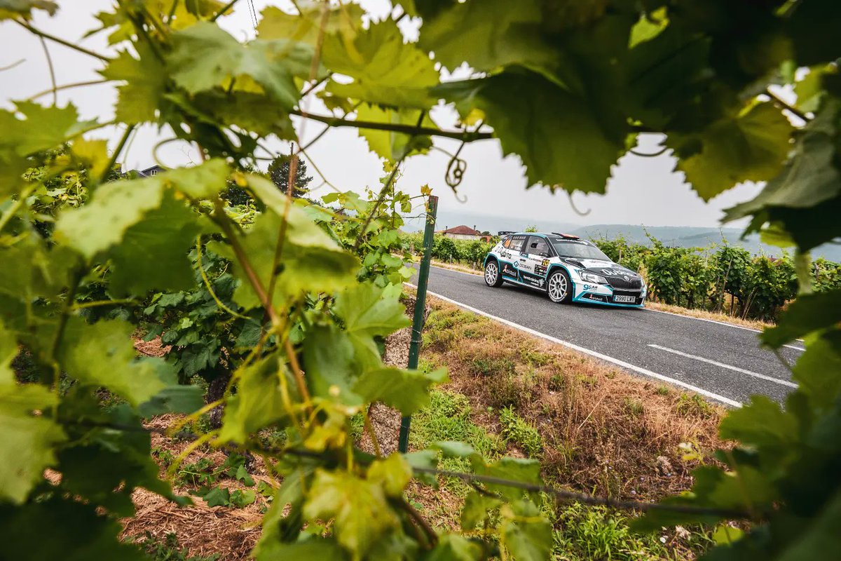 Despedimos la primera etapa de Ourense con buenas sensaciones.
Aún queda mucho trabajo por delante para adaptarnos al coche pero lo estamos disfrutando.  Mañana una nueva oportunidad para seguir sumando kilómetros.