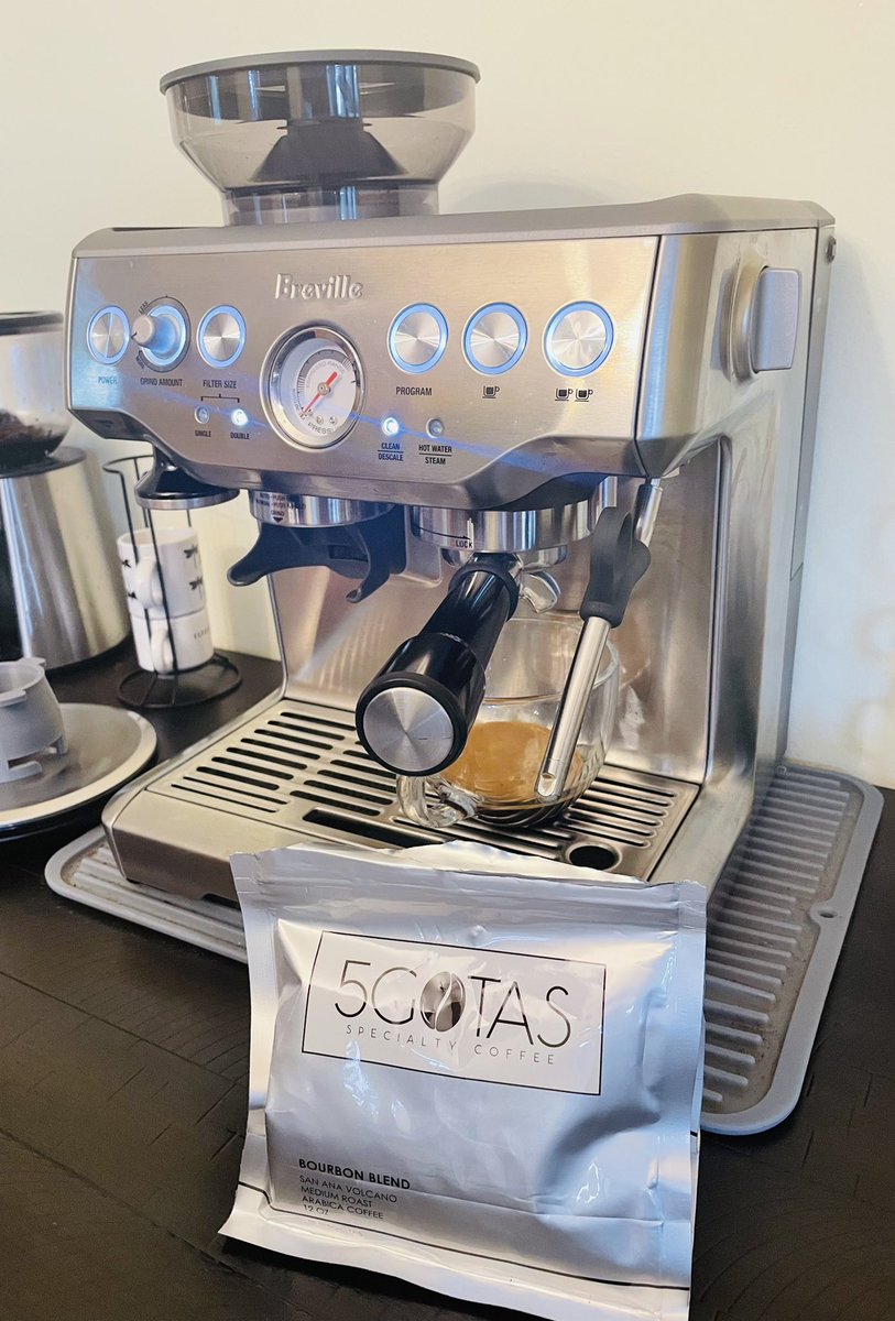 Carahi's tweet photo. @RodnerFigueroa El mejor café!! @5gotas can’t stop drinking it! https://t.co/0XuESFPtis