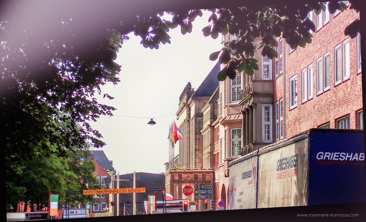 RKInspiration1's tweet photo. 17|06|2022 • Kiel Week 18.-26.06.2022
==> Here they prepare the International Market on the "Rathausplatz" Kiel during the Kiel Week 2022 > Food & Drinks from all over the world.
#Kiel #Germany
#AvailableLightPhotography
#Olympus
#RosemarieKomossa
https://t.co/jjNdU7X3mc https://t.co/8L0IXghDZx