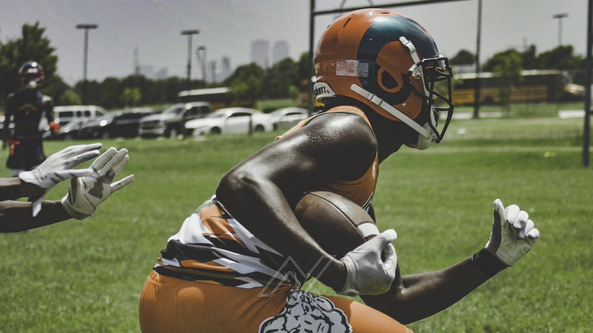 ayyyykdot's tweet photo. JUST WORK. 🔥🔥🔥🔥
#OLYMPIANS #CARVERRAMS #REED #CARVER #REEDFOOTBALL #CARVERFOOTBALL
#AYYYYKDOT #KDOTROB #RARREBREED #7oN7 https://t.co/ufUfT0wXrd