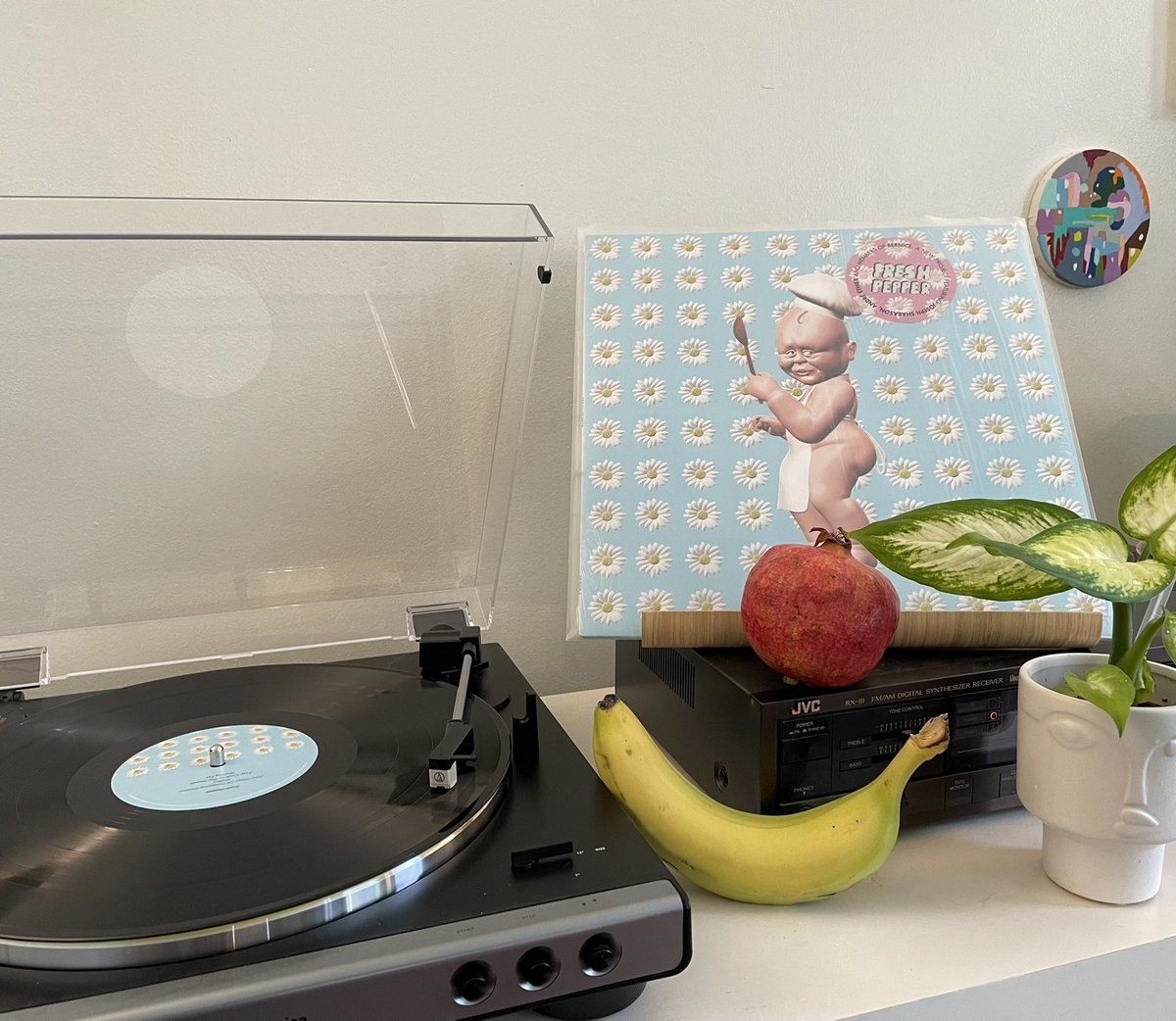 medusaeditions's tweet photo. going into Shabbos with the smooth sounds of #JosephShabason, #AndreEthier and Co., on this ridiculously savoury new FRESH PEPPER LP! TASTE the RMX. Sounds like funky cilantro. Grip. #freshpepper #newwaysofchoppingonions #prepcookintheweeds #kieranadams #thomgill #smooth https://t.co/OSpX0nHaVC
