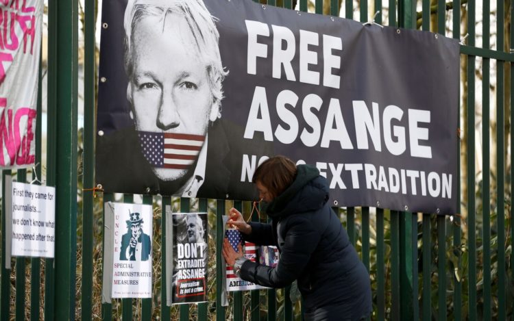 EEUU quien desencadenó las guerras de Irak y Afganistán, con toda la muerte, destrucción y criminalidad que conllevan, dice ahora que es imperativo destruir la vida de Assange porque es una amenaza para la seguridad nacional. #FreeAssange #NoExtradition #IzquierdaUnida