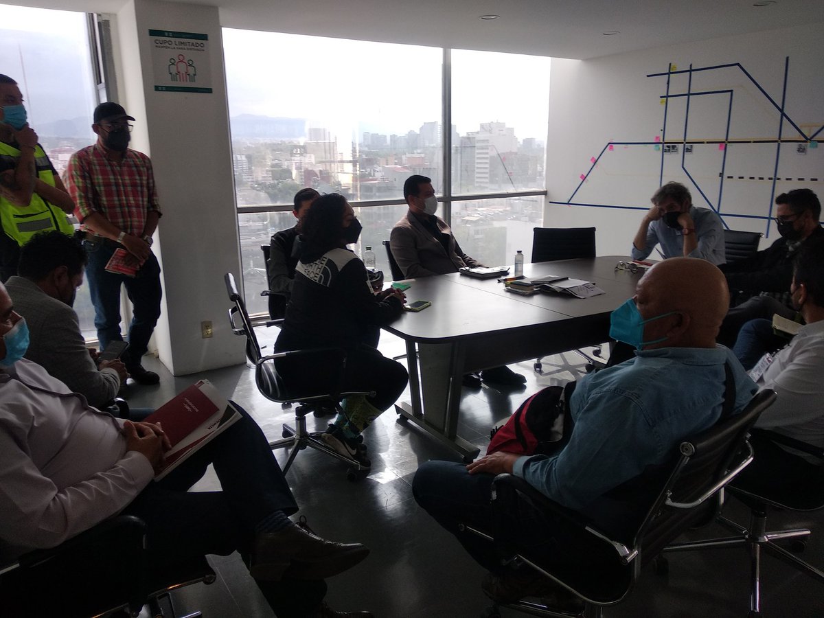 CCMexOficial's tweet photo. Coordinando acciones se logran estas colaboraciones entre sociedad, instituciones y gobierno, celebramos que el tema de #cicloviapantitlan en Neza con conexión a CETRAM pantitlán está sobre la mesa. #orientepresente en @LaSEMOVI https://t.co/iGl3L9KdhT