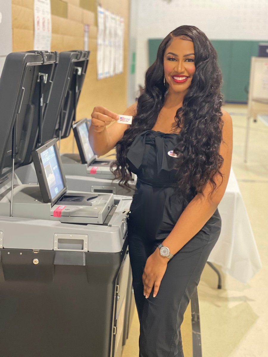 therealknelson's tweet photo. Had a chance to excercise of my most important civic duties this week! Early voting in 🗳 Washington, D.C. Get out and vote 🗣 #Vote #Vote2022 #EarlyVoting #VoteDC #DCVoting #Election2022 #DCPrimary https://t.co/7tXHvKyCCY
