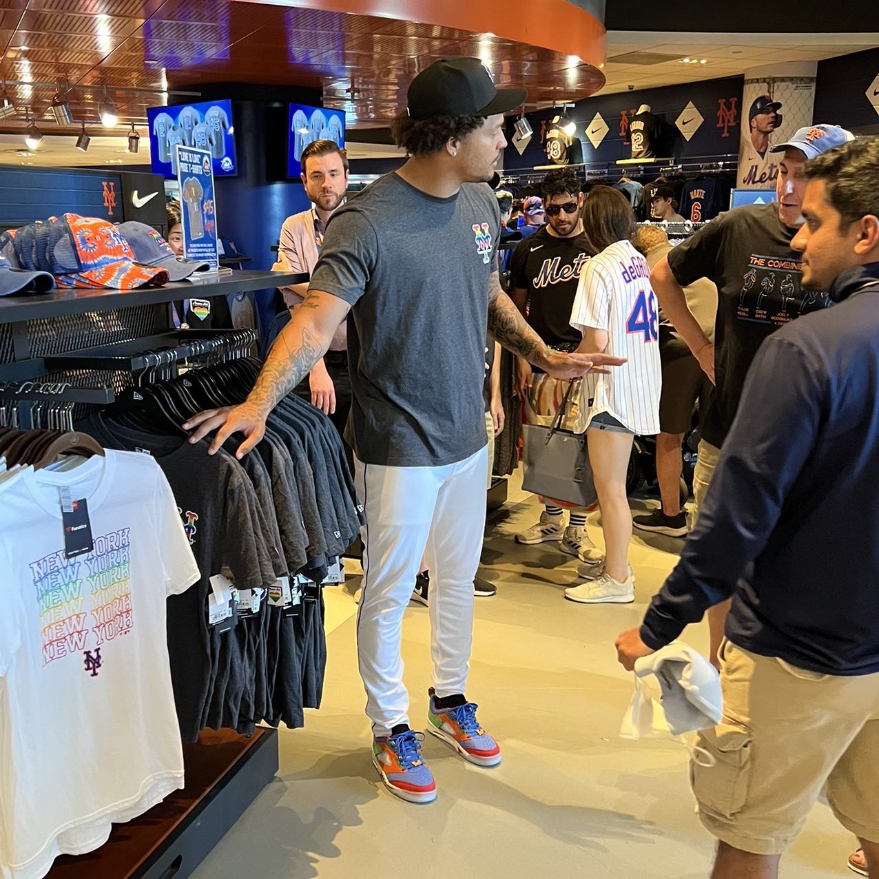 Mets Team Store on X: Surprise appearance by @tai_Walker at the @Mets Team  Store. Thanks for hooking fans up with the Love is Love pride t-shirts! # Mets #teamstore #lgm #nym #citifield  /