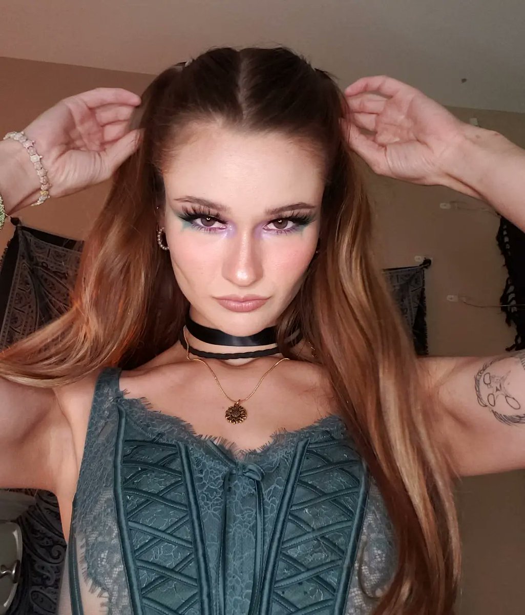 just posted some new pics on my #onlyfans ! #freesubscription, #onlyfansgirl 💕