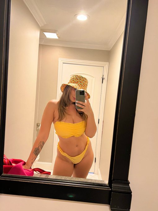 Circa 2002 https://t.co/0NTvplNuYZ<a href="/tag/playmate"class="tags"><span>#playmate</span></a><a href="/tag/modelmonday"class="tags"><span>#modelmonday</span></a><a href="/tag/andrewweaver"class="tags"><span>#andrewweaver</span></a>