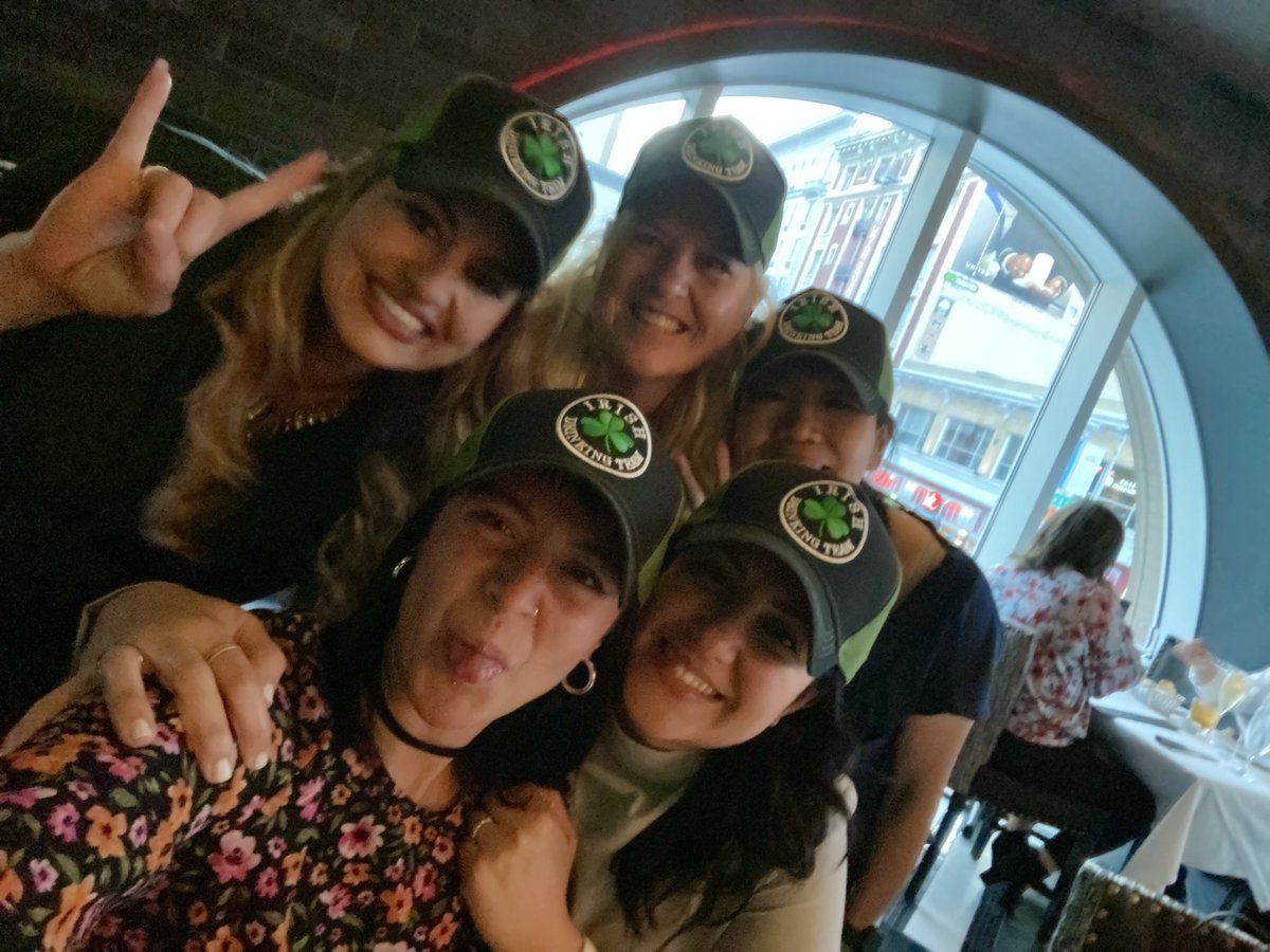 Scazza92's tweet photo. Let me tell you: I am so sad to say goodbye to these ladies. I couldn’t ask for a better team. They are strong, smart and badass 💪🏼👊🏼😎 #TECteam #girlspower @KristenaBravo https://t.co/JeckC5YmYP