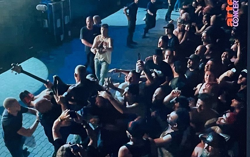 realcromags's tweet photo. Betting Harley is the ONLY frontman crowd surfing- with his bass at @hellfestopenair in 2022! PROVE US WRONG 🔥🔥🔥🔥🔥🔥🔥🔥🔥🔥
#harleyflanagan @realharleyflanagan #hellfest #bassattack #bass #cromags #cromags2022 https://t.co/d4VrBcymsB