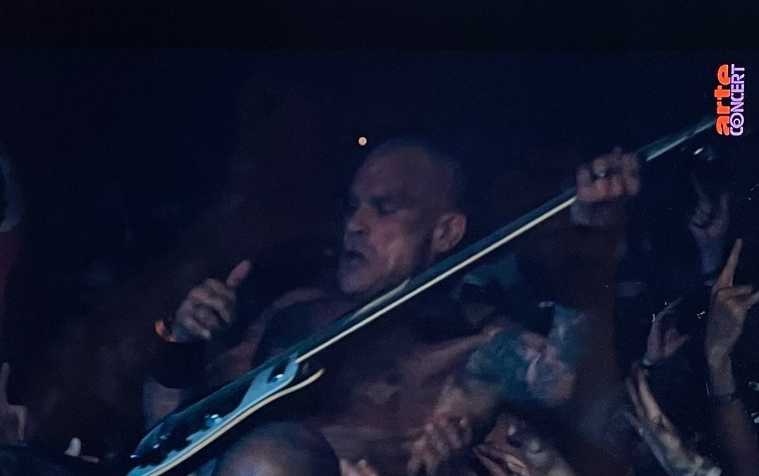 realcromags's tweet photo. Betting Harley is the ONLY frontman crowd surfing- with his bass at @hellfestopenair in 2022! PROVE US WRONG 🔥🔥🔥🔥🔥🔥🔥🔥🔥🔥
#harleyflanagan @realharleyflanagan #hellfest #bassattack #bass #cromags #cromags2022 https://t.co/d4VrBcymsB
