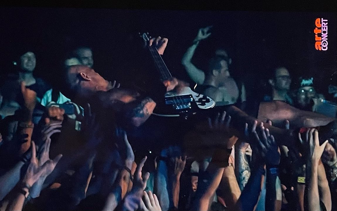 realcromags's tweet photo. Betting Harley is the ONLY frontman crowd surfing- with his bass at @hellfestopenair in 2022! PROVE US WRONG 🔥🔥🔥🔥🔥🔥🔥🔥🔥🔥
#harleyflanagan @realharleyflanagan #hellfest #bassattack #bass #cromags #cromags2022 https://t.co/d4VrBcymsB