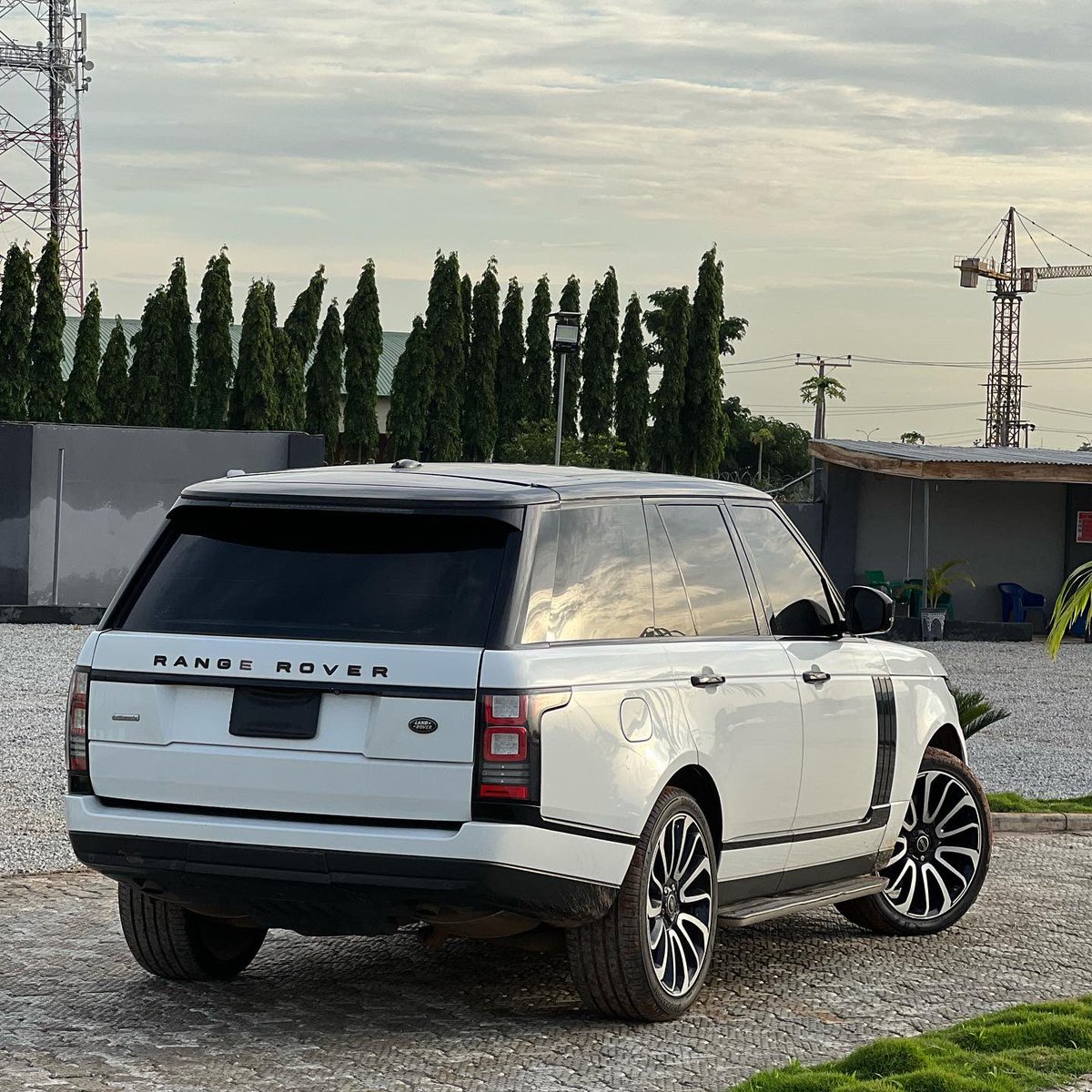 🚘MODEL:NEATLY USED RANGE ROVER AUTOBIOGRAPHY 2016
📃DUTY:✅
📍LOCATION:ABUJA
💰PRICE:₦18,000,000

SAYARA AUTOS🌍🚘 

✉️
TWITTER DM IS OPEN
WhatsApp: Wa.me/2348077979545