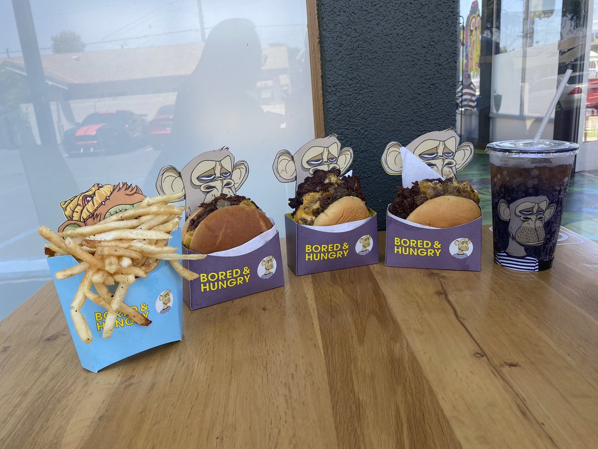 <a href="/BoredNHngry/">Bored & Hungry</a> with @ryanleebm &amp; <a href="/oatlatte_/">oatlatte</a>! Come hungry; the burgers were bomb 🤤