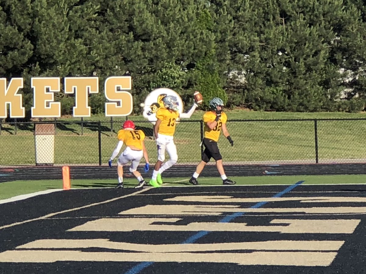 nw_fball's tweet photo. ⚫️ Black Team   0
🟡 Gold Team    7
Gold Team strikes 1st… 
L. Boos connects with T. Davidson for the score! A.Dickens kick good. https://t.co/fRXcyjASdi