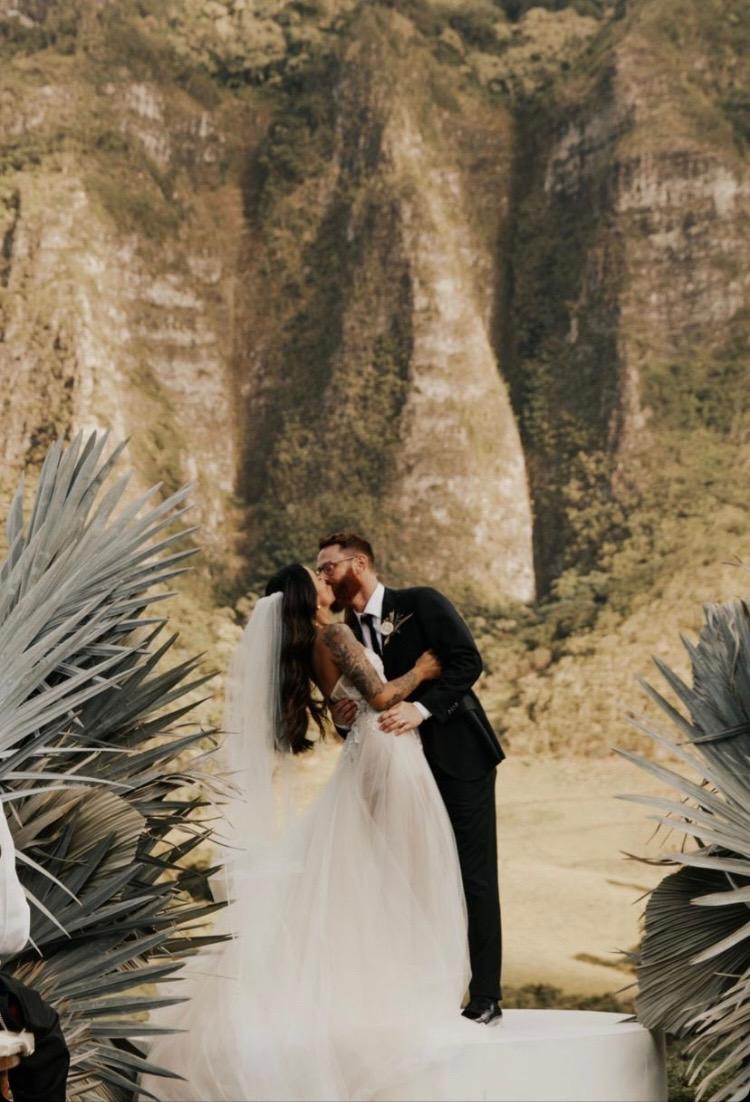 AlohaArtisans's tweet photo. Steal Worthy Idea - Elegant &amp; Classy White Ceremony Platform! This beautiful bride dreamed it up and co-owner of Aloha Artisans, Jeff Harwood, made it happen! This show-stopping piece will put any couple front &amp; center for their big day. Inquire for your custom piece! https://t.co/Bxb2Ucqwut