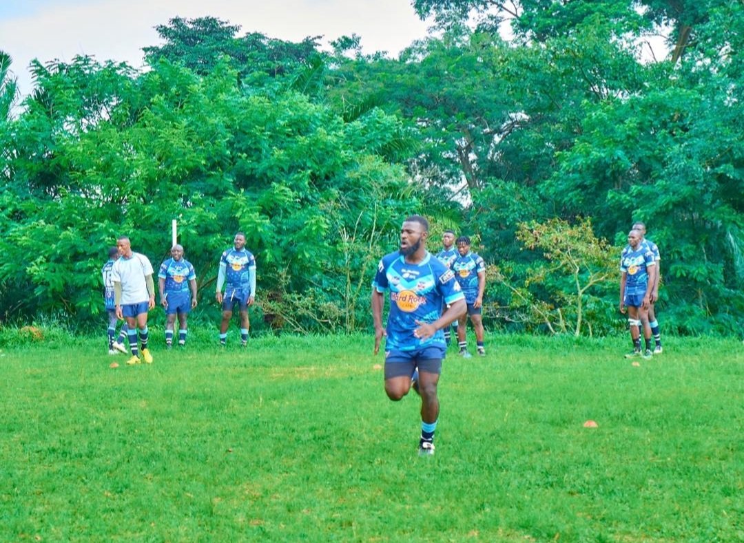 Nick Sadler "CRLXIII International Consultant"
Au Cameroon.

Pendant son séjour, la CRLXIII a organisé un stage avec les sélections Féminine et Masculine du Cameroun de rugby à XIII.

Notre gratitude va en l'endroit de Mr Sadler, et la Fédération Anglaise de Rugby à XIII.