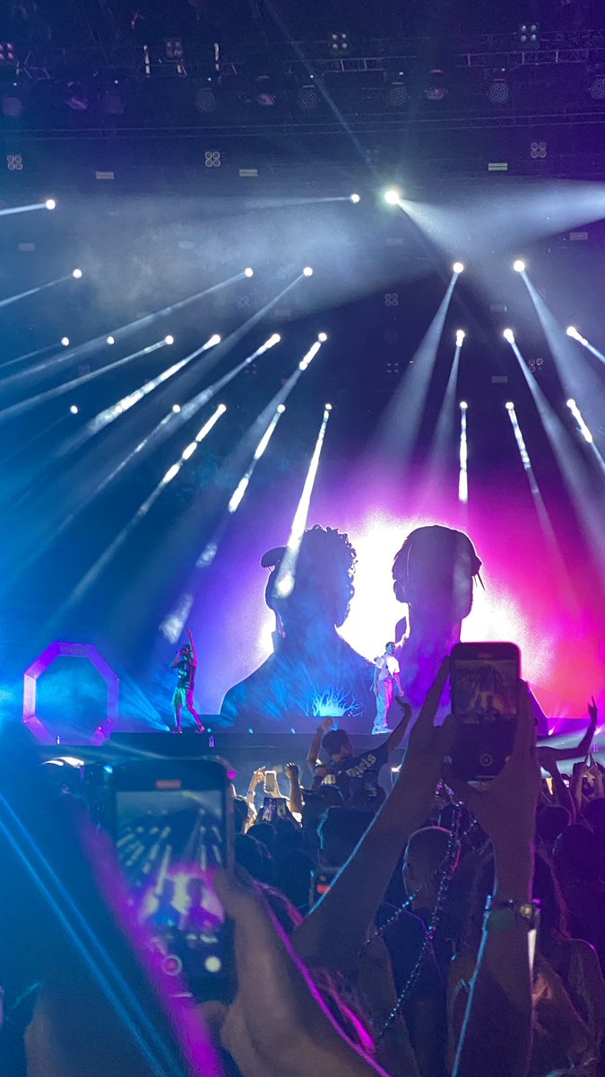 Gourniste's tweet photo. Ma photo de PNL est vraiment incroyable putaiiin 😍🫀 #InVersionFestival https://t.co/3G1dlrVhBW