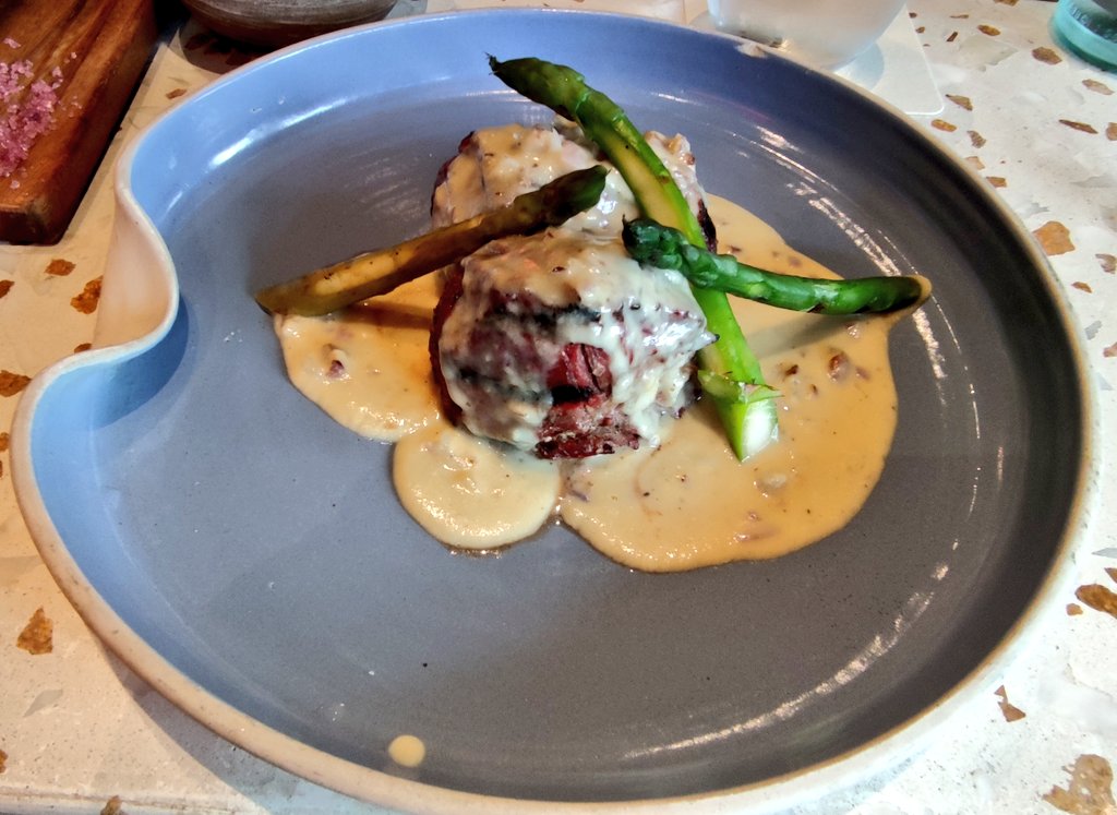 liviaincucina's tweet photo. #filet #beef #cheesecream #asparragus https://t.co/5fIMayv5SJ