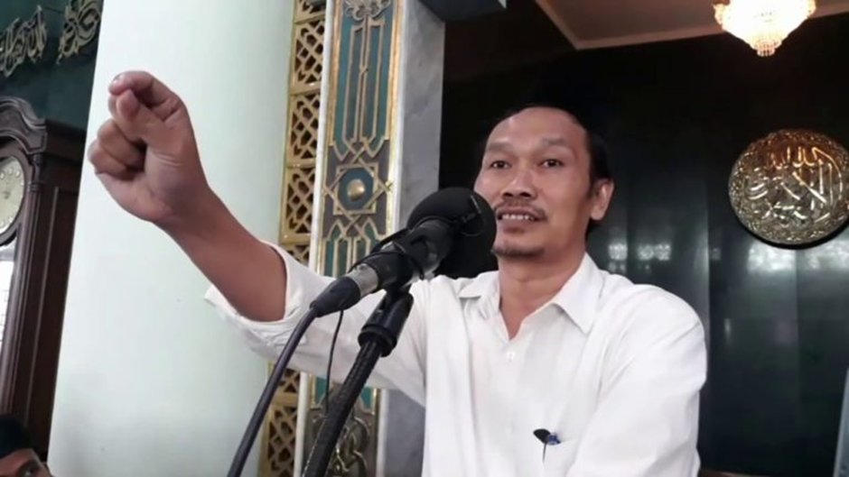 PerluBuku's tweet photo. [utas]

Gus Baha: Orang, kok, Mudah Sekali Menuduh Syirik!

K.H Bahaudin Nursalim atau yang akrab disapa Gus Baha mengaku heran dengan prilaku sebagian orang. Dalam salah satu kajiannya, sebagaimana dilansir dari akun Youtube Santri Gayeng, https://t.co/tKkFNL2x0E