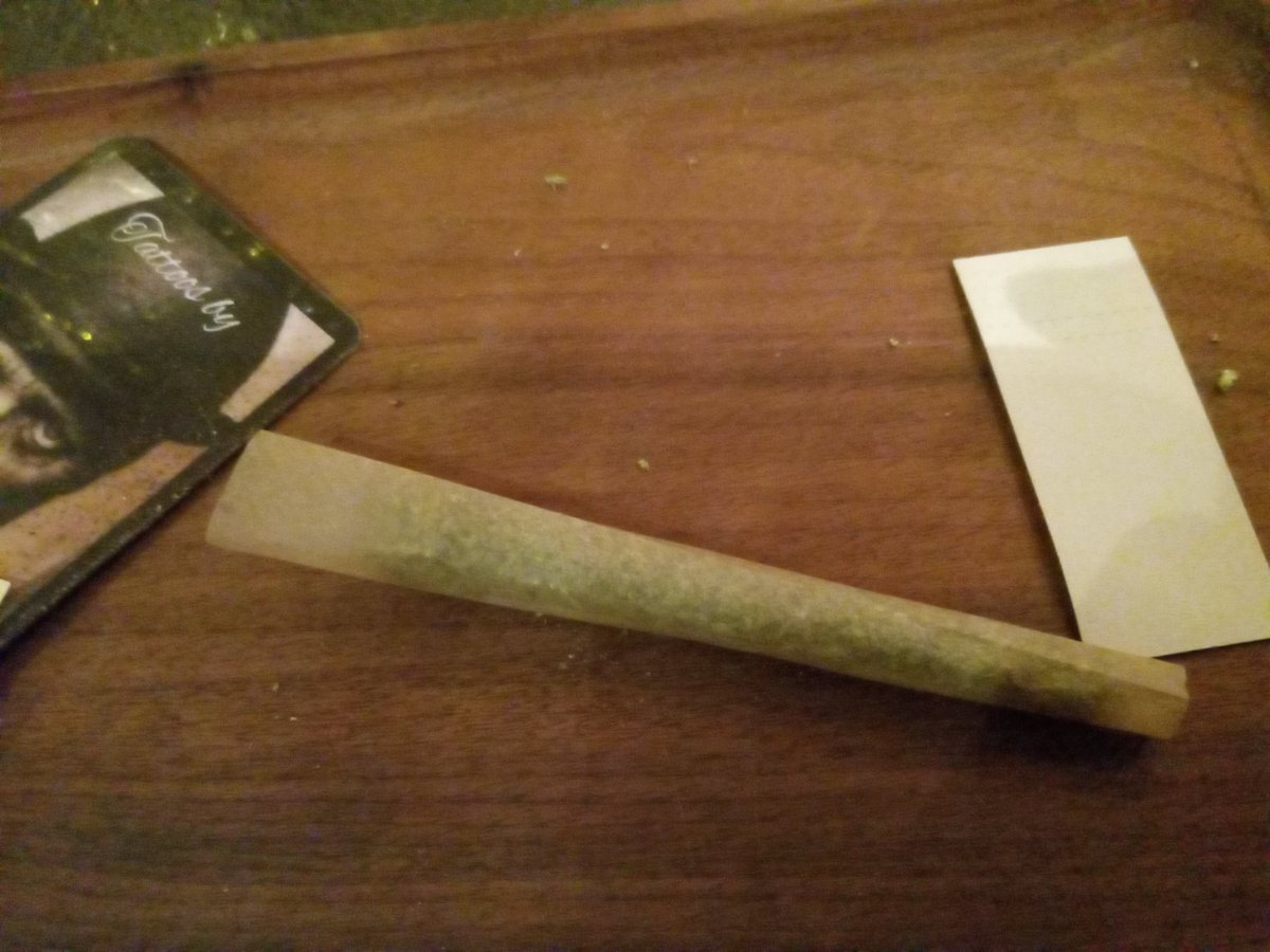 CannaMindSee420's tweet photo. Ah FINALLY home and ready for a proper nightcap... who's with me?
Strawberry Haze/SourGarlicCookies!
#MidNightDelight
@jen_wrightcr
@vizurantvis
@Hippie_of_Love
@smokeydawg27
@SeanKessler17
@420Patriotof757
@MrPeeps7
@HelenStoner4l4
@moneygo8tee
@Sweet_Mornings https://t.co/as3UoLbAEk