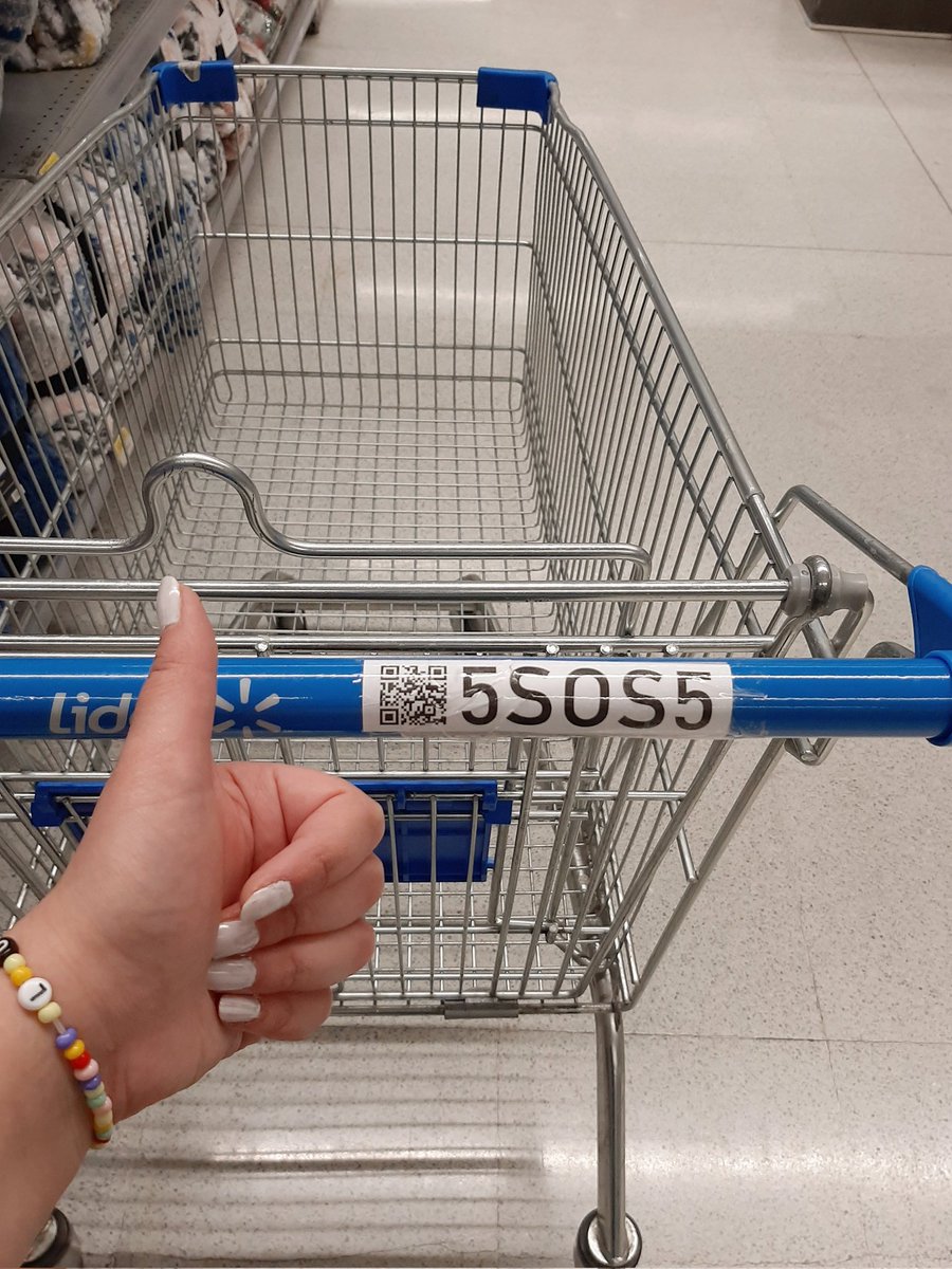 alxcake's tweet photo. i'm FULLY INVESTED #5SOS5
i did some promo in santiago de chile 🇨🇱  
#Spotted5SOS5 @5SOS https://t.co/U9FDaETdRm