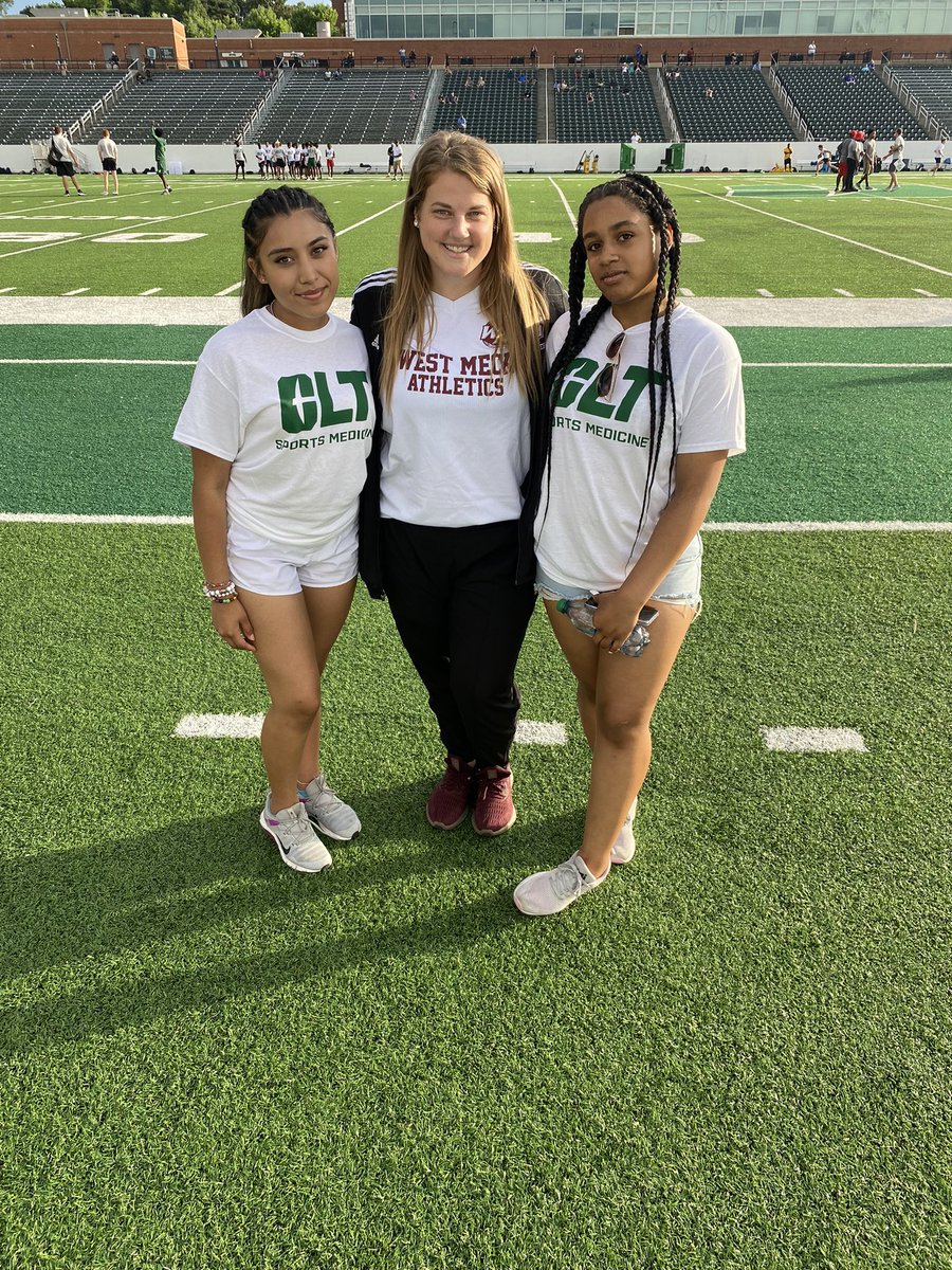 WestMeckSports's tweet photo. The Sports Medicine Department attended the UNC Charlotte Football Camp today. The students toured the Athletic Training facilities, met the Director of Sports Medicine, and assisted with coolers for the athletes. 🫀🦅 https://t.co/WtJ65uliUl