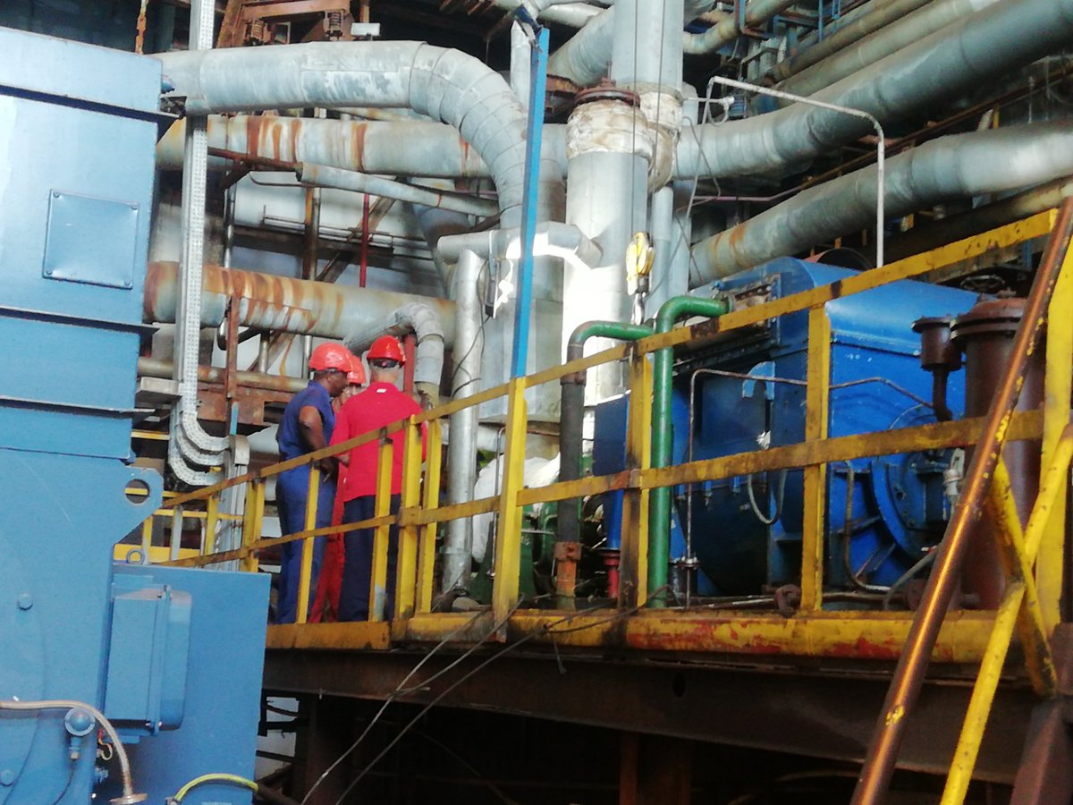 NileyanR2's tweet photo. Bajo ruido ensordecedor y sometidos a altas temperaturas, operarios de la Central Termoeléctrica Ernesto Guevara de la Serna de Santa Cruz del Norte laboran para insertar la Unidad de Generación número tres al sistema electroenergético nacional. https://t.co/pW9or6VxsN