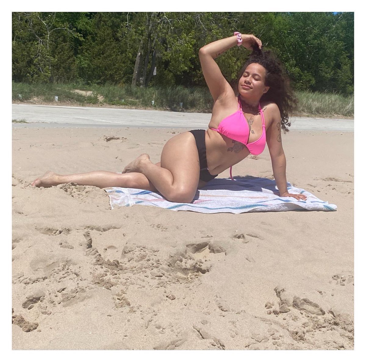 MissBlunt__'s tweet photo. ✨sweet sunny disposition☀️ https://t.co/vUHVAOHbnN