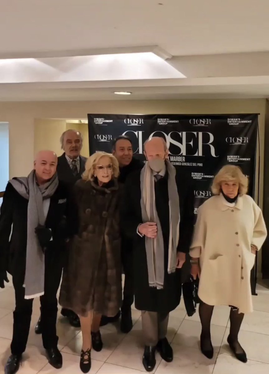¡Ni el frio la para! <a href="/mirthalegrand/">Mirtha Legrand</a> fue a ver <a href="/closer_teatro/">Closer</a> 👏👏