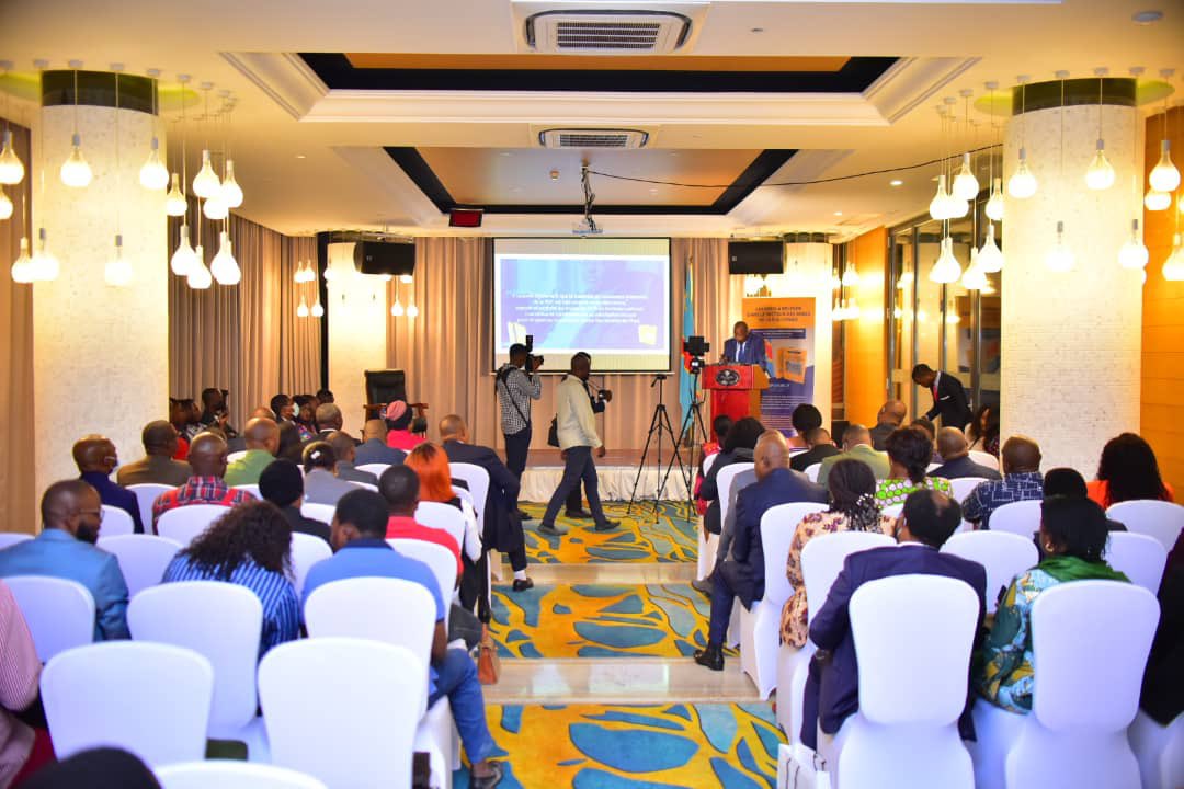 Nous avons passé la 1ère étape de #kinshasa avec la présentation de mon ouvrage récemment publié dans le secteur des mines. Je remercie tous les participants de leur présence qui dénote de leur intérêt pour ce secteur si important pour notre économie nationale.