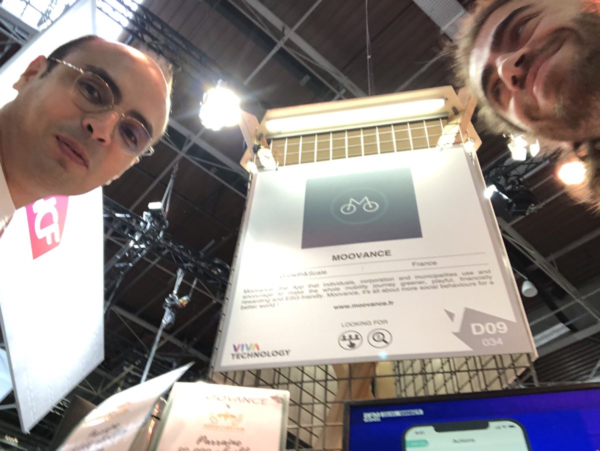 AnasMbasso's tweet photo. Très belle journée ⁦@VivaTech⁩ ce vendredi aux côtés de ⁦@SNCF_Digital⁩ pleine de belles rencontres. Merci ⁦@Darmacq⁩ pour ces moments partagés. Merci à aux équipes #vivasncf qui ont veillé à l’organisation et succès de cette belle journée. ⁦@Moovance_⁩ 😘 https://t.co/zYDd5kCTOb