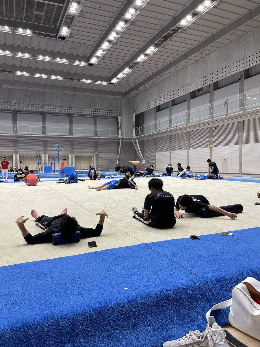 kuragym2016's tweet photo. サブ会場でのんびりアップ
#全日本種目別
#床は任せろ
#エムズスポーツクラブ
#KURA接骨院
#YELLOW体操教室
#フロゥコアストレッチアプローチ
#WiLLDSPORTSCLUBITAMI
#エムズWoodLife
#STRETCHHERO
#ストレッチヒーロー https://t.co/v8idsdp9mh