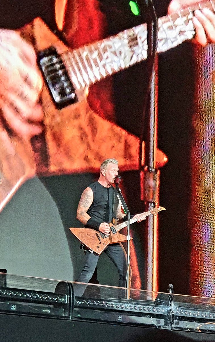 peevd_bee's tweet photo. Eerste dagje @pinkpopfest Wat waren ze goed! @Metallica #JamesHetfield #metallica #back2live #live #festivalvibes #PinkPop22 #riff #Metal @KINKpuntnl https://t.co/yxy5UAri7X