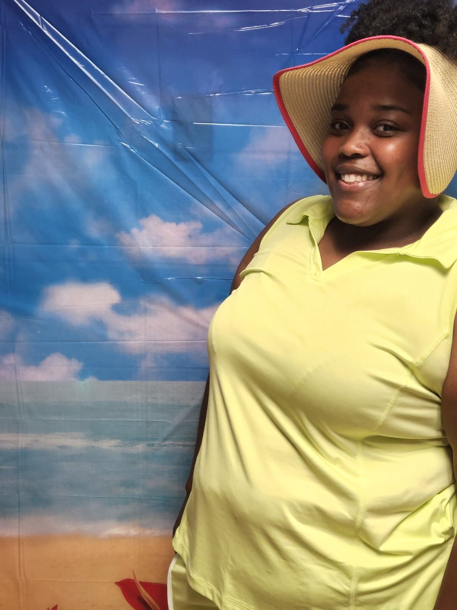 MurphysEyeView's tweet photo. @MurphysEyeView doing the MOST in @JCPSKY BPL! Making artifacts, recording videos, and serving #congenconversations #GheemsAcademyatMaleHS #jcpsBPL https://t.co/ZRQLGvO9U0