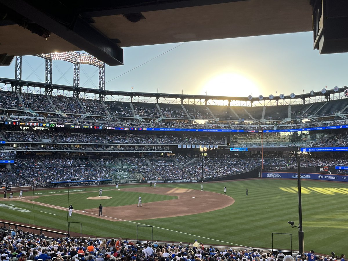 cb_deluca's tweet photo. Achieved another level of New York wife today. #LGM https://t.co/NU2kVUkL6a