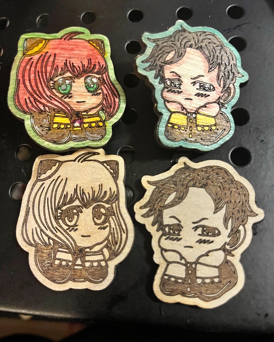 jissella_meza's tweet photo. Some cute engraved wooden designs I’ve made this week ^_^ #anime #SPYxFamily #AnyaForger #FANART https://t.co/fpPsSaZren