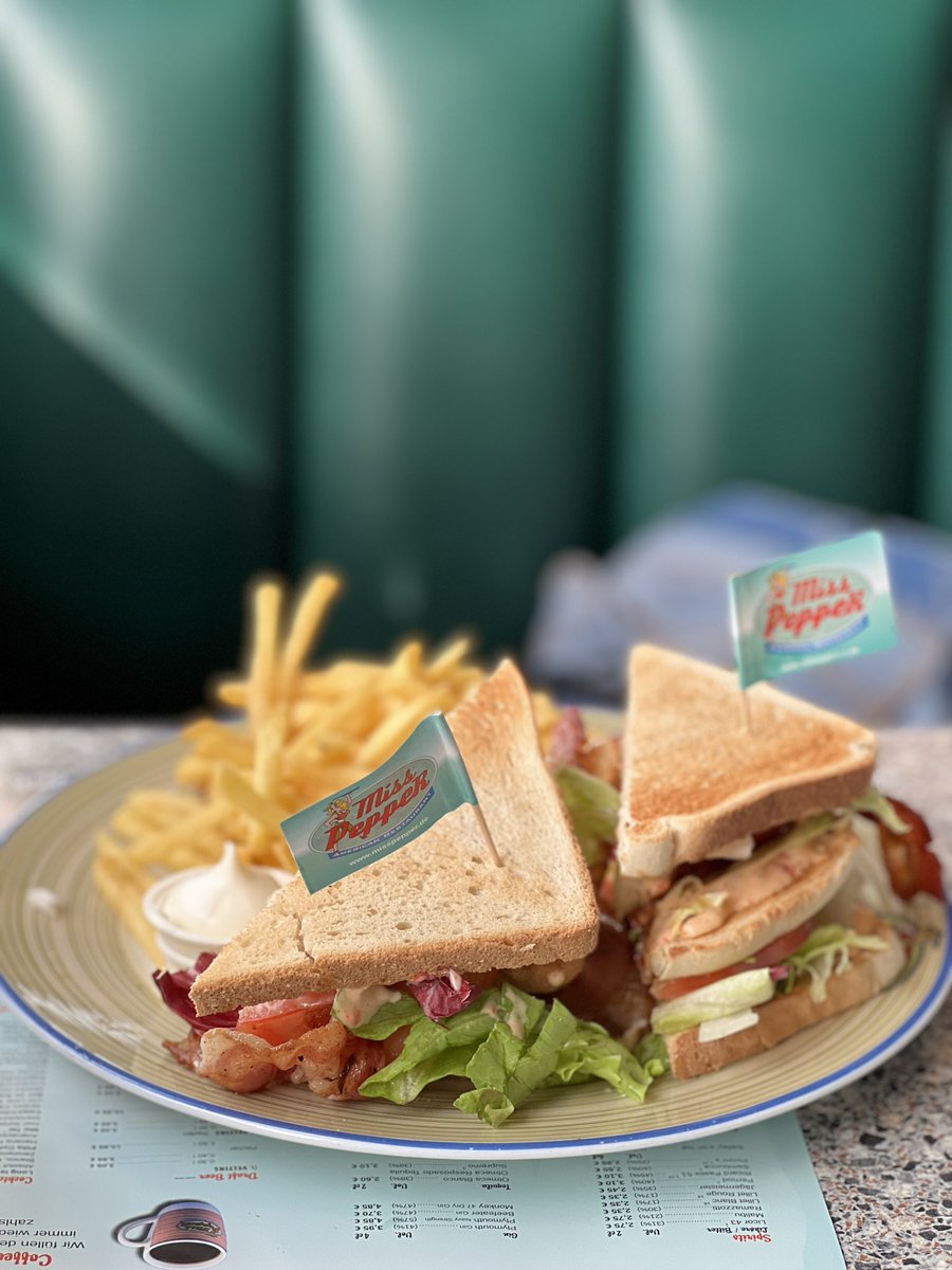 StripclubPapst's tweet photo. Milkshake & BLT Sandwich 🇺🇸#AmericanDinner https://t.co/1Hty6uy9ff