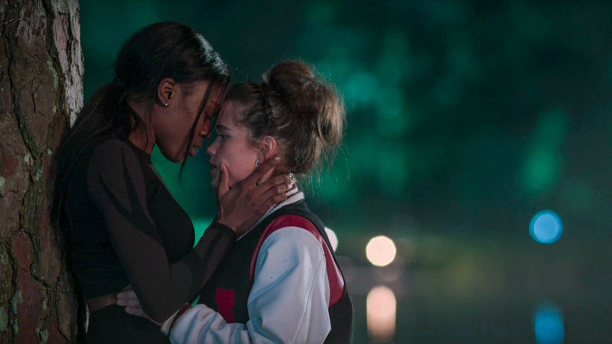 _beatrox's tweet image. sapphic couples with ridiculous height difference i love you