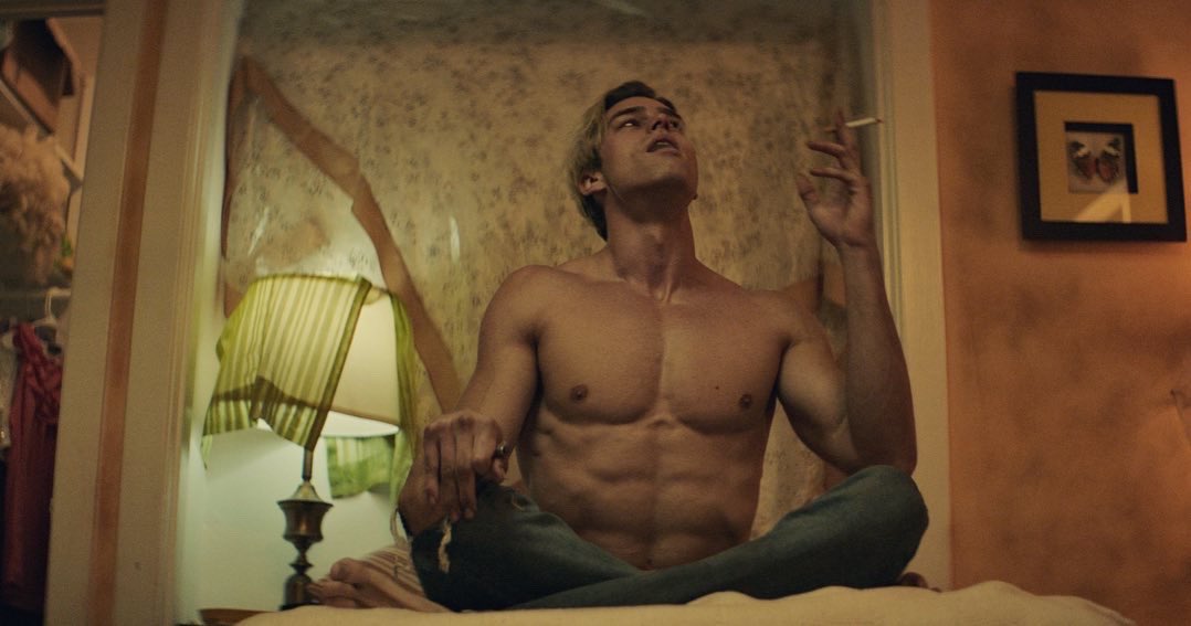 PiersonFode's tweet photo. Big Blake Energy in #dopequeensmovie is getting his solo post due to popular demand. this is me at 167lbs (for reference I normally weigh 210-215lbs) https://t.co/ys9IJq0nC8