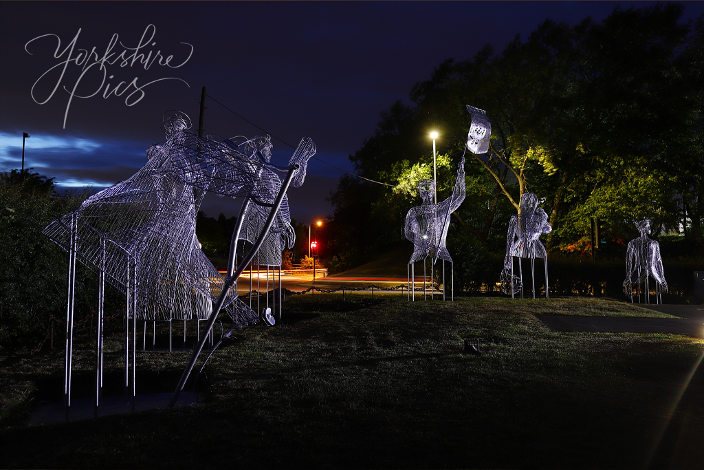 Yorkshire_Pics's tweet photo. The new 'Fight From Home' statues designed by Luke Perry and officially unveiled at Mill Pond Meadow by #Featherstone Town Council yesterday Fri 17th #warhorse #fightfromhome https://t.co/MoW1OlZCnY