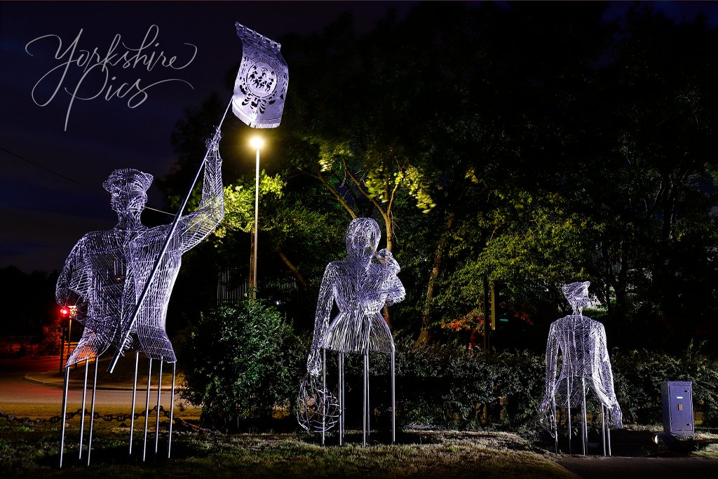 Yorkshire_Pics's tweet photo. The new 'Fight From Home' statues designed by Luke Perry and officially unveiled at Mill Pond Meadow by #Featherstone Town Council yesterday Fri 17th #warhorse #fightfromhome https://t.co/MoW1OlZCnY
