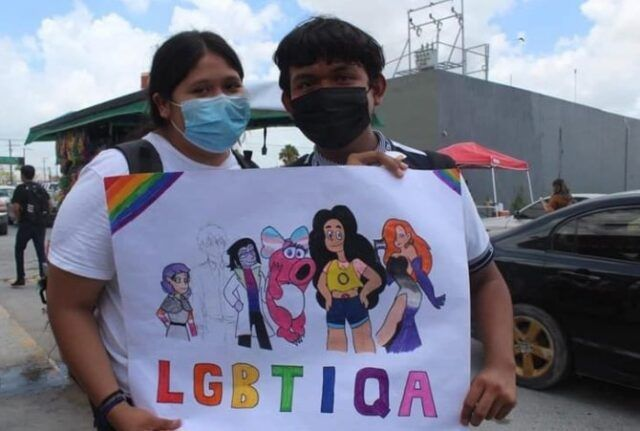 UlisexMgzn's tweet photo. Protestan alumnos contra dichos homofóbicos de maestra de CBTis 135 en #Matamoros 

👉https://t.co/lnnagSlTPC 

#homofobia #discriminación #Tamaulipas https://t.co/B3pLa4XaLM