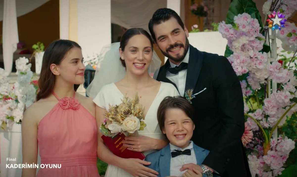 giotini77's tweet photo. Good night my Kaya family 🥺
#KaderiminOyunuFinal 
#KaderiminOyunu  #AkınAkınözü 
#ÖyküKarayel #AsCem https://t.co/4lkUW7rLiA
