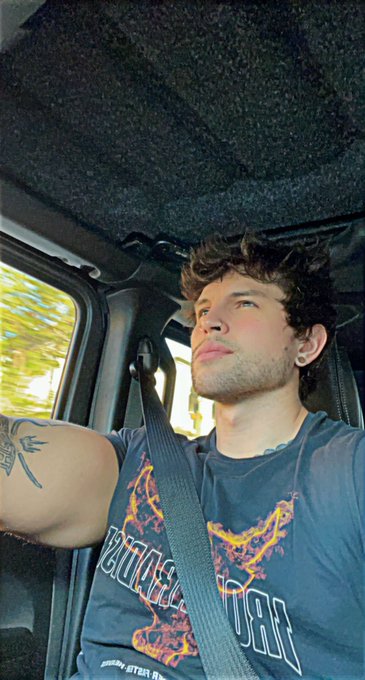 On my way to.. https://t.co/aXk1drVIdp