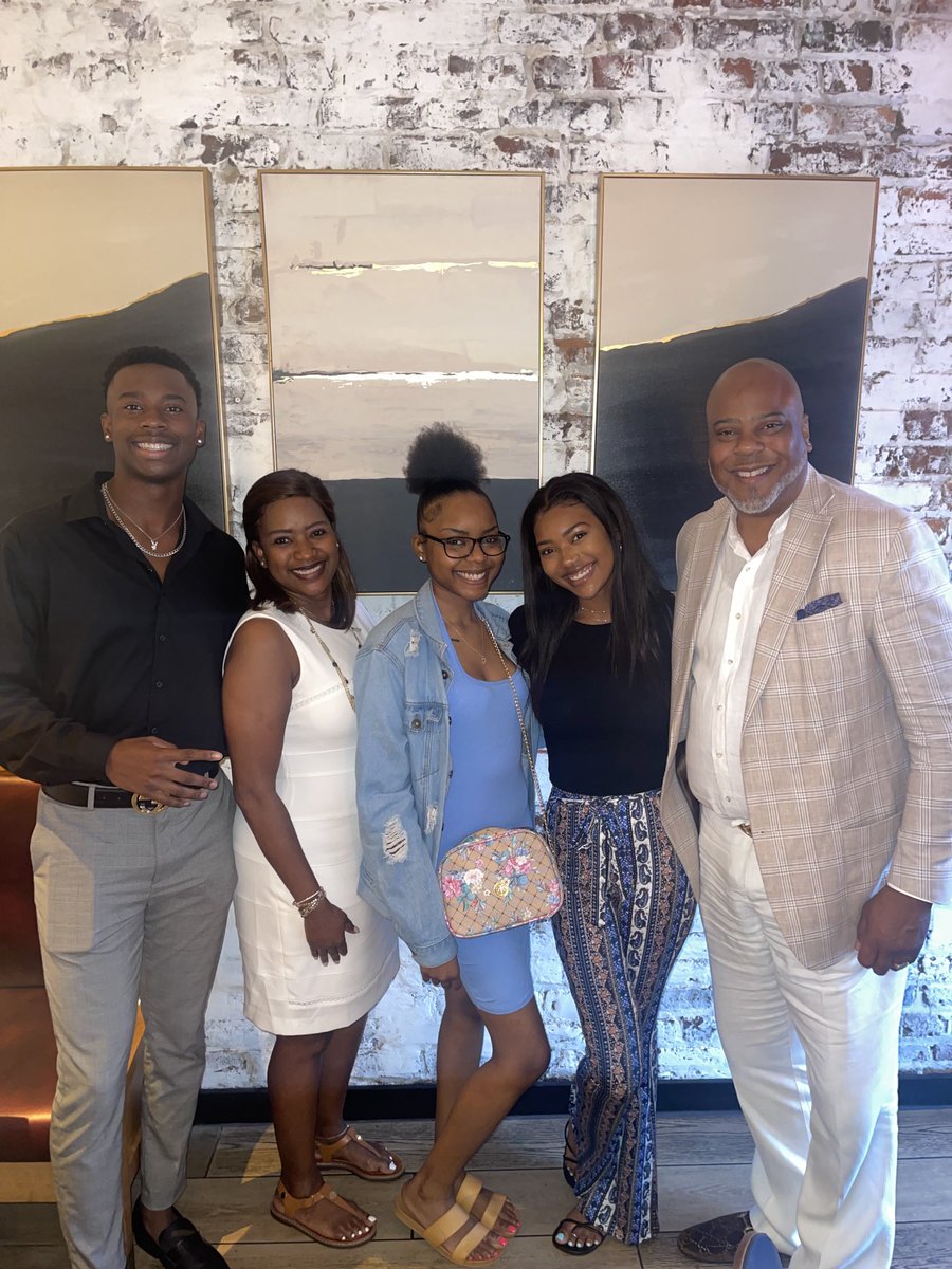 Karynthm's tweet photo. My Amazing Family ❤️ https://t.co/OpvGJaILjG