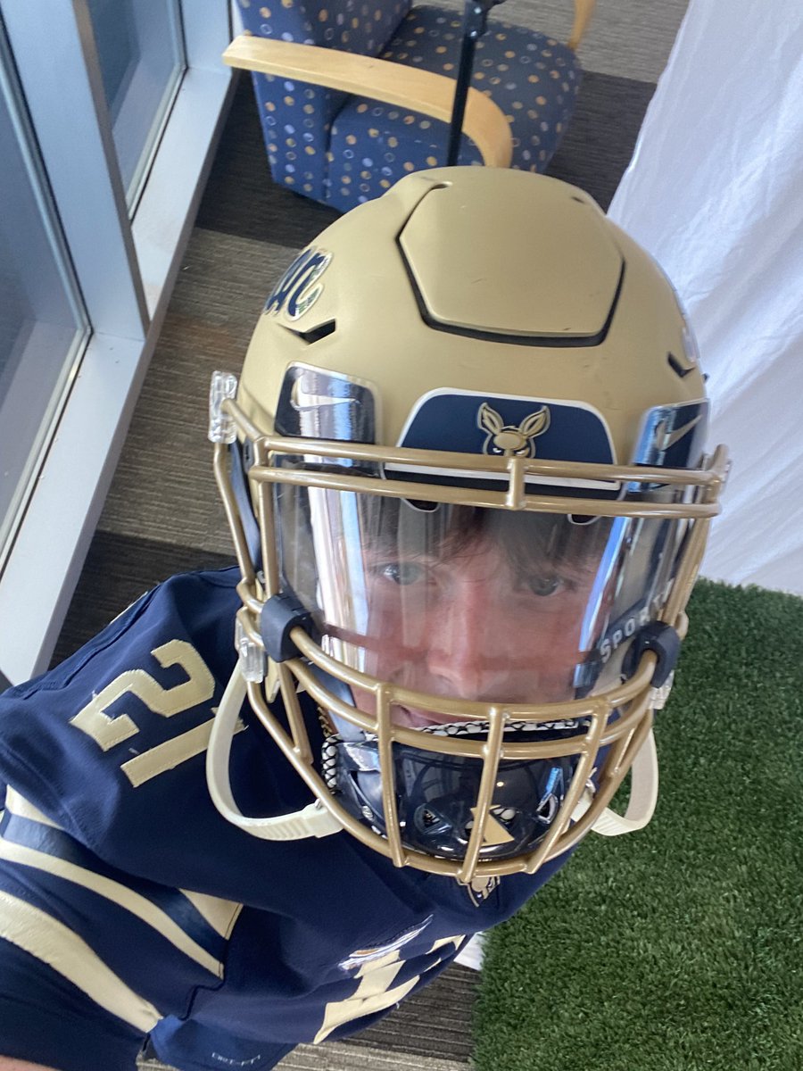 What a amazing camp and an amazing birthday. I couldn’t ask for a better way to spend my birthday🙌🏻🙌🏻. <a href="/ZipsFB/">Akron Football</a> @TeamsCoachTuck <a href="/CoachDMays/">Coach Donnie Mays</a>