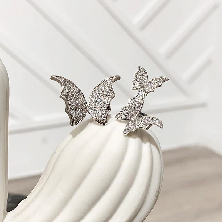 U7Jewelry's tweet photo. We really like shiny things. 🦋🦋🦋

#u7 #u7jewelry #u7jewleryofficial #butterfly #butterflyring #ring #shinyring #shiny #bling #jewelryring #ringlover #jewelry #jewelrylover #jotd https://t.co/Ps3rxUTQCC